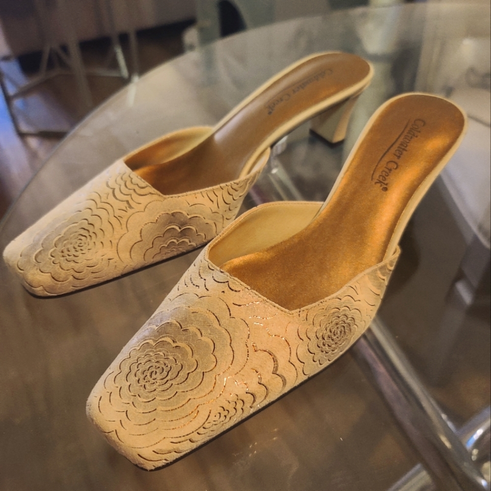 New Coldwater Creek Floral Beige Heels